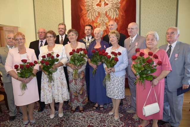 W niedzielę, 24 czerwca, wiceprezydent Jarosław Chęcielewski wręczył medale za długotrwałe pożycie małżeńskie sześciu parom, które przeżyły 50 lat. Medale zostały przyznane przez prezydenta RP.