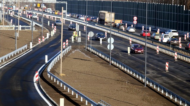 Tak DK 94 w Sosnowcu prezentuje się obecnie. Od 11 stycznia zmieni się tu organizacja ruchu. Pojedziemy łącznicami, bo główna jezdnia DK 94 zostanie zamknięta dla ruchu.Zobacz kolejne zdjęcia. Przesuwaj zdjęcia w prawo - naciśnij strzałkę lub przycisk NASTĘPNE