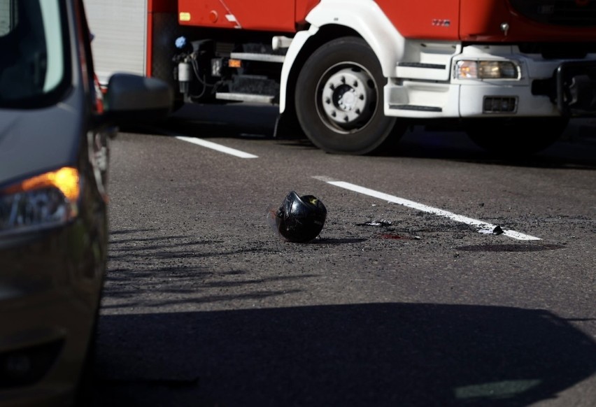 Wypadek na ulicy Kościuszki w Gdańsku 15.09.2021 r. Motocyklista zderzył się z samochodem osobowym