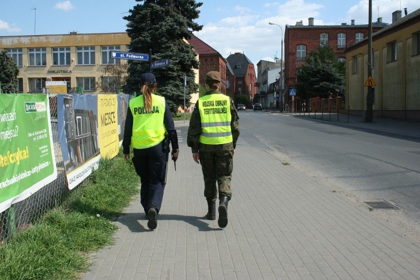 Żnińscy policjanci i żołnierze WOT na wspólnych patrolach [zdjęcia] 