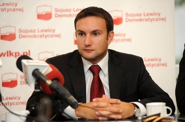 Politycy SLD przyjęli uchwałę dotyczącą dodatku mieszkaniowego. N/z radny i szef miejskiego Sojuszu Tomasz Lewandowski.