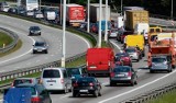 Wypadek na Obwodnicy Trójmiasta 29.07. 2019. Z jezdni w kierunku Gdyni wypadło auto, poszkodowane są trzy osoby. Zamknięty pas ruchu