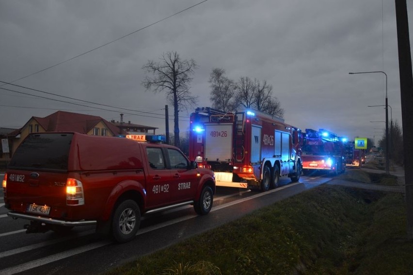Ogień z komina i akcja strażaków w Suchedniowie (ZDJĘCIA)