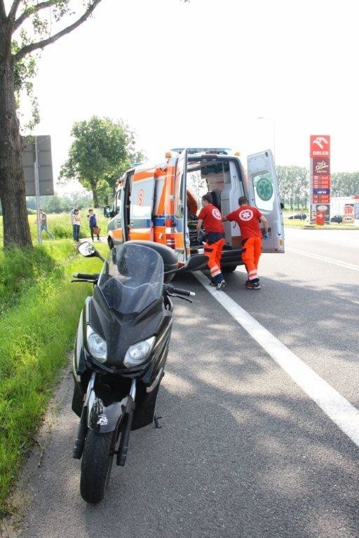 Jadący motocyklem yamahą na wysokości &#8222;grzybka&#8221; we Wrzoskach  pod Opolem, nie chcąc najechać na jedno z poprzedzających go aut, ostro zahamował. To spowodowało, że motocyklista stracił panowanie nad maszyną i wywrócił  się, w wyniku czego został ranny. Pogotowie zabrało go do szpitala.