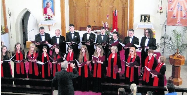 Koncert Chóru Kameralnego w kościele Matki Boskiej Częstochowskiej w Dunstanble jak zwykle zrobił duże wrażenie na słuchaczach i jest wspominany bardzo dobrze także przez chórzystów.