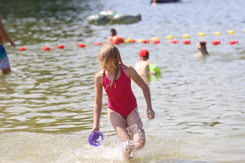 Na Hubertusie nie brakuje plażowiczów. Tutaj z chęcią...