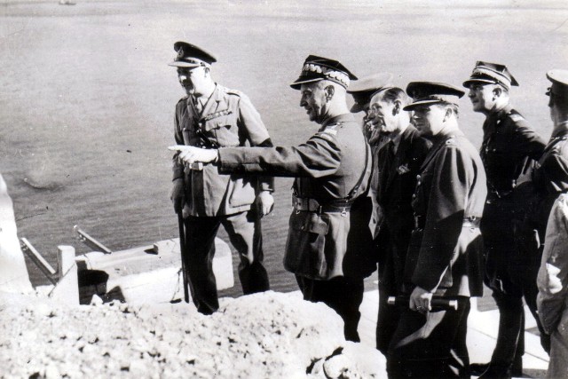 Jedno z ostatnich zdjęć generała Sikorskiego. Gibraltar, lipiec 1943