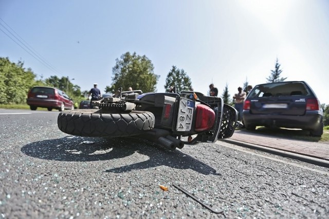 Do wypadku doszło we wtorek, 1 sierpnia, w Przylepie. Kierujący volkswagenem passatem zajechał drogę motocykliście doprowadzając do zderzenia.
