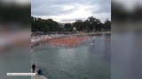 Nagi szał ciał. Rekordowa kąpiel nudystów na plaży w Australii