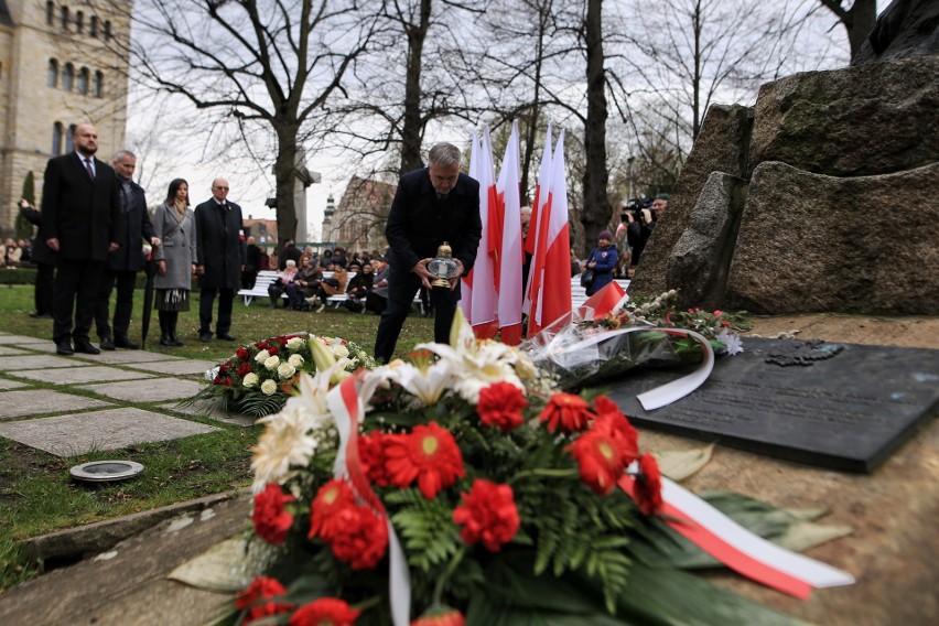 W Poznaniu upamiętniono 83. rocznicę zbrodni katyńskiej.
