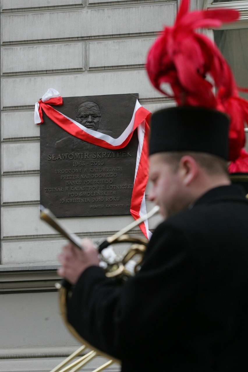 Tablica pamiątkowa Sławomira Skrzypka odsłonięta w VIII LO w Katowicach [ZDJĘCIA]