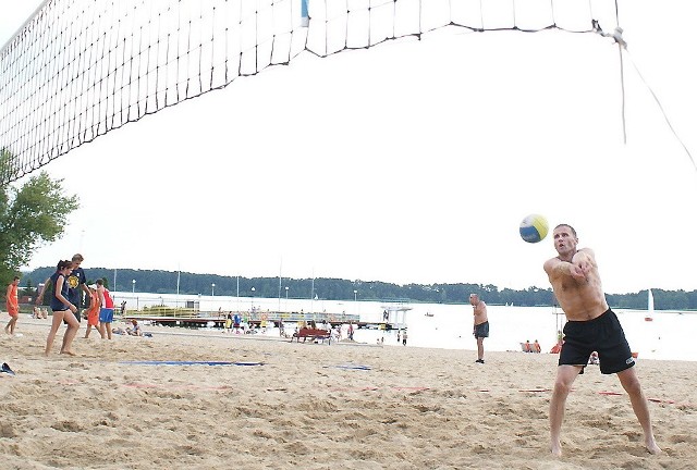 Ruszyły rozgrywki siatkówki plażowej w pogrudziądzkim Rudniku. Pierwszy turniej za nami. Zostały jeszcze cztery.