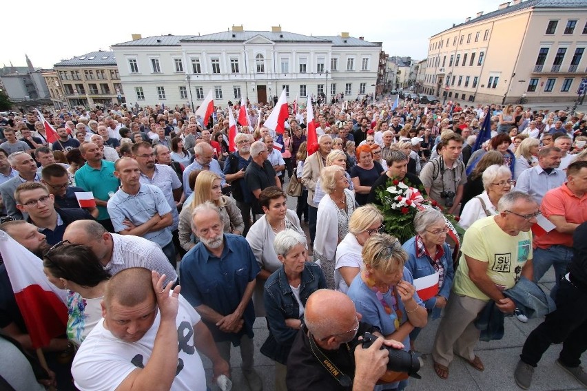 Wielka manifestacja w centrum Kielc „Wolne Sądy” z tysiącami uczestników  