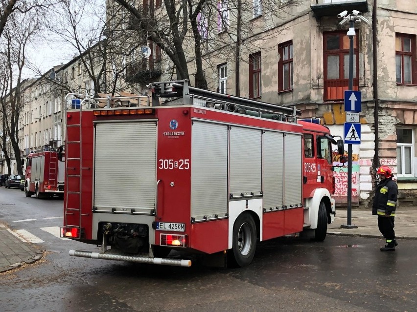Wozy strażackie przy ul. Grabowej w Łodzi. Co się stało?