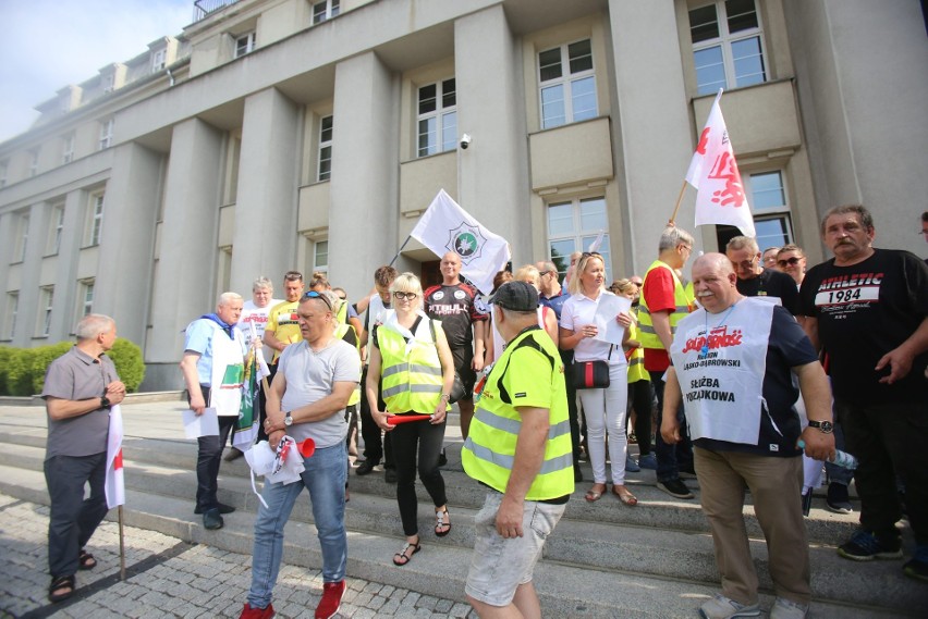 Zobacz kolejne zdjęcia. Przesuwaj zdjęcia w prawo - naciśnij...