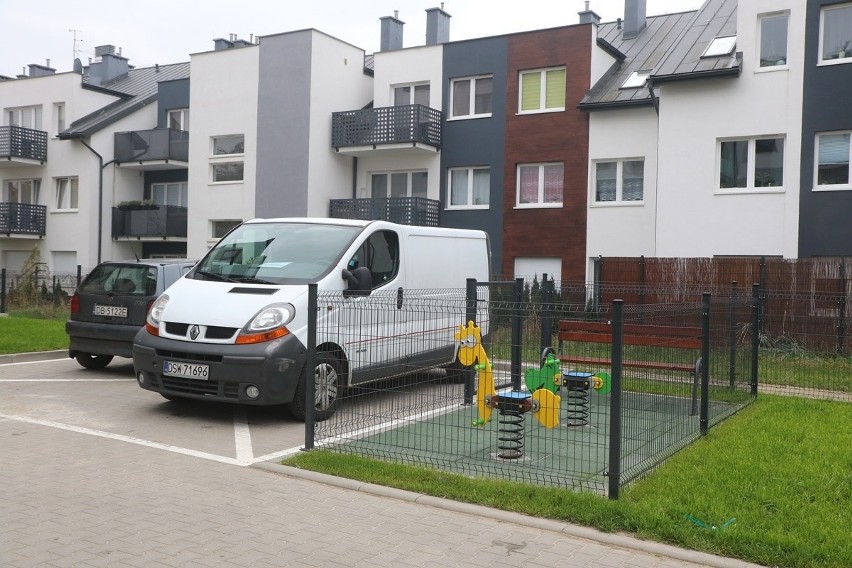 To nie żart. We Wrocławiu powstał najmniejszy plac zabaw na świecie