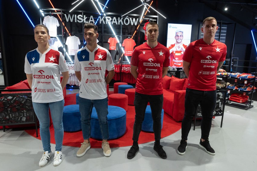 Wisła Kraków ma nowe koszulki. Debiut w piątek w meczu z Górnikiem Łęczna ZDJĘCIA
