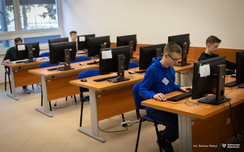 Olimpiada Informatyczna na Politechnice Białostockiej. Młodzi informatycy rozwiązywali zadania, programowali i kodowali