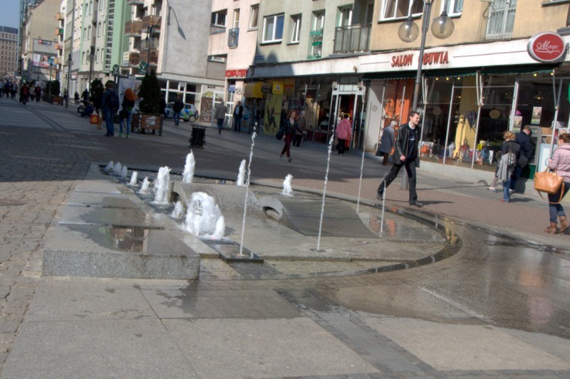 Wrocławskie fontanny już działają. Szybciej niż zwykle (ZDJĘCIA)
