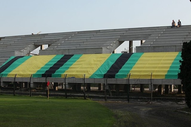 Trybuny stadionu Siarki w Tarnobrzegu prezentują się coraz bardziej imponująco.