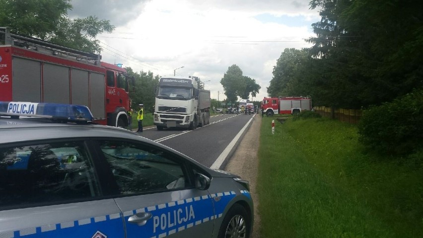 Wypadek na krajowej trasie numer 74 w Balbinowie. Zderzyły się trzy samochody 