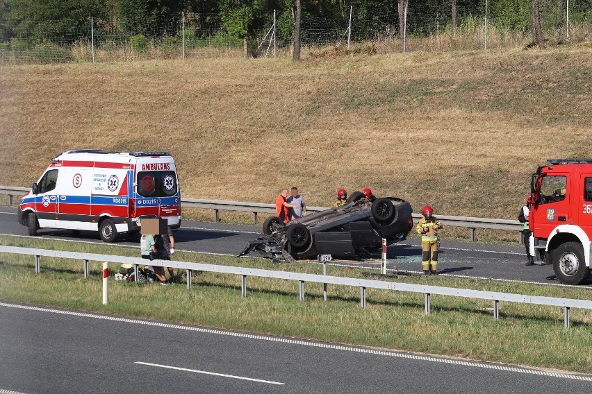 Kierowca osobowego volvo najprawdopodobniej zasnął za...