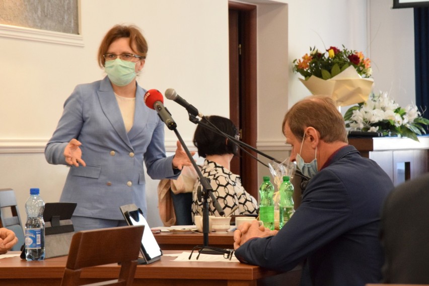 Poseł Agata Wojtyszek na sesji Rady Miasta w Skalbmierzu. Podsumowano ostatnie inwestycje dla mieszkańców [WIDEO]