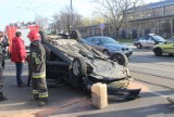 Wypadek na Łagiewnickiej. Kobieta dachowała fordem mondeo [ZDJĘCIA+FILM]