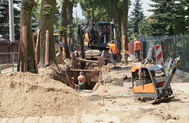 Na Kasztanowej trzeba było wykonać dodatkowo m. in. 30 przyłączy wodociągowych