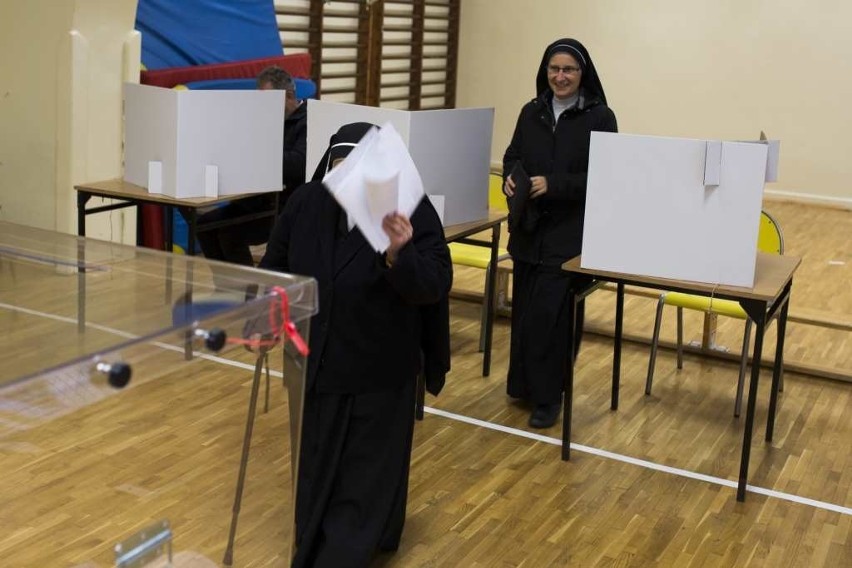 Wybory samorządowe 2018. Tak głosują mieszkańcy Krakowa [ZDJĘCIA]