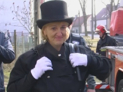 Wioleta Haręźlak w stroju kominiarza.