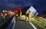 Wypadek na autostradzie A4. Koło Tarnowa przewróciła się ciężarówka wioząca rzepak. Duże utrudnienia w ruchu [ZDJĘCIA] 