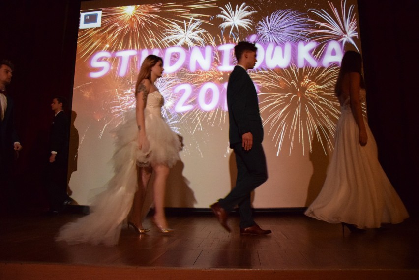 Moda studniówkowa 2018. Pokaz w Zespole Szkół nr 1 im....