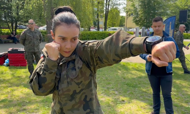 „Samoobrona kobiet – zaufaj wojsku”. Trening z żołnierzami w Radomsku