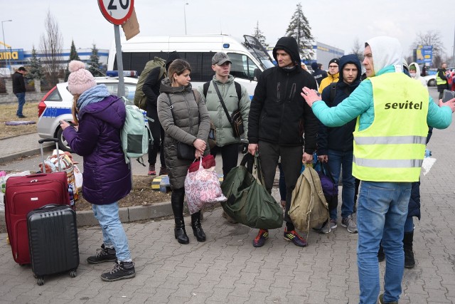 Do Przemyśla dociera coraz więcej uchodźców.