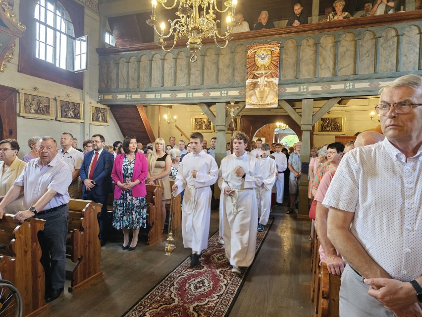 Święcenia odbyły się w kościele pw. św. Mikołaja w Mikołowie...
