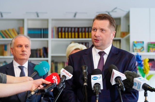 W Szkole Podstawowej nr 57 w Gdańsku uczy się 170 uczniów z Ukrainy. Minister Przemysław Czarnek: "To wzór do naśladowania w całej Polsce"