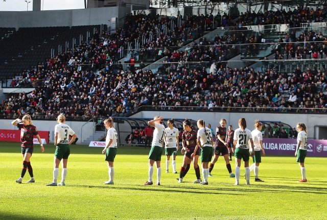 Debiut ligowy Pogoni Szczecin na głównej płycie Stadionu Floriana Krygiera był nieudany.
