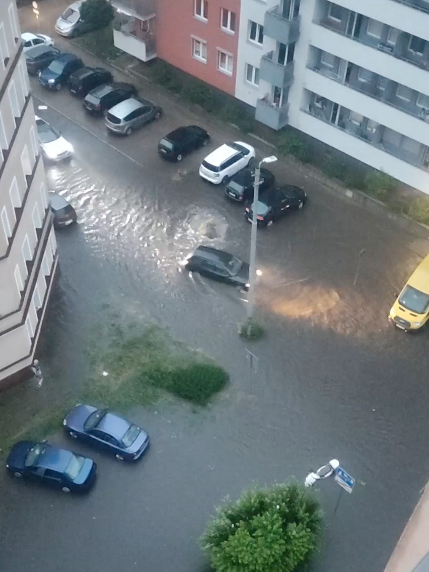 Szczecin po nawałnicy. Zalane ulice, parkingi – 9.07