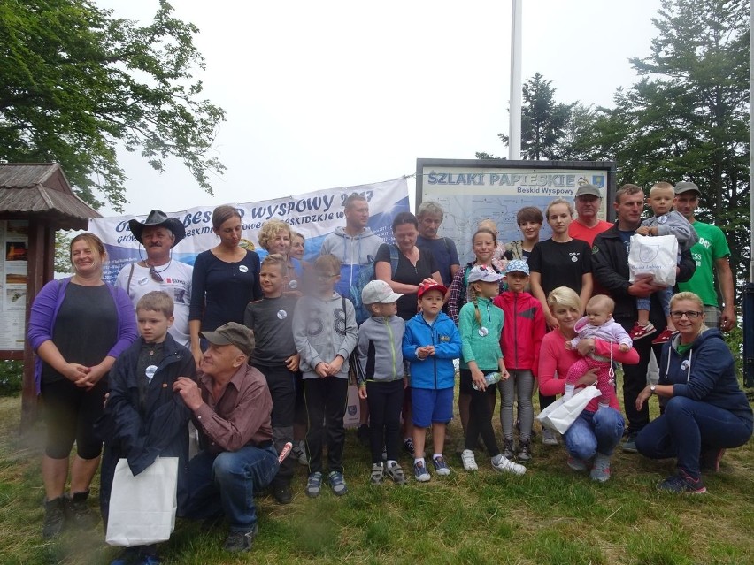 Odkryj Beskid Wyspowy. Kamienne „szczeble” poprowadzą nas na Szczebel