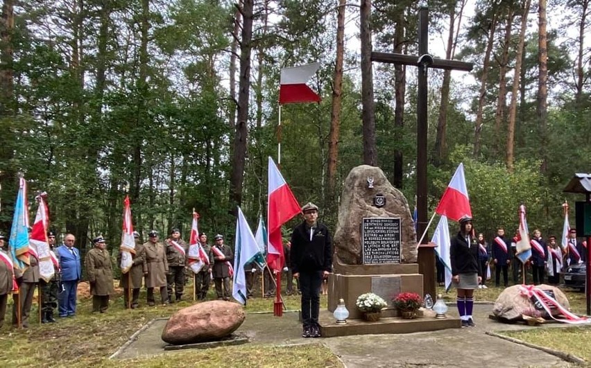 Piękne uroczystości patriotyczne na "Pękowcu". Odznaczenia wręczył wojewoda świętokrzyski Zbigniew Koniusz [ZDJĘCIA]