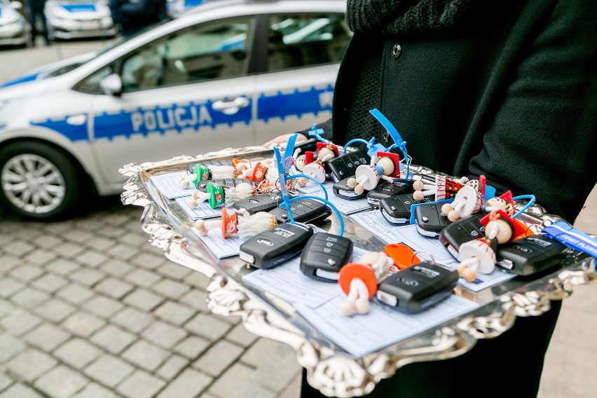 Nowe samochody dla krakowskiej policji [ZDJĘCIA, WIDEO]