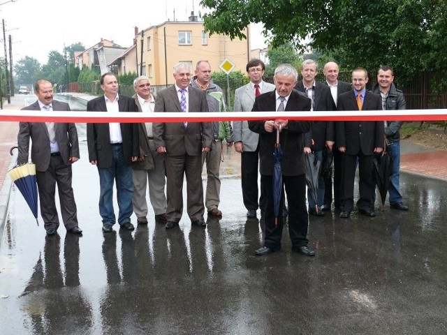 Wyremontowaną gruntownie ulicę Sobieskiego we Włoszczowie otwarły władze samorządowe powiatu i gminy Włoszczowa.