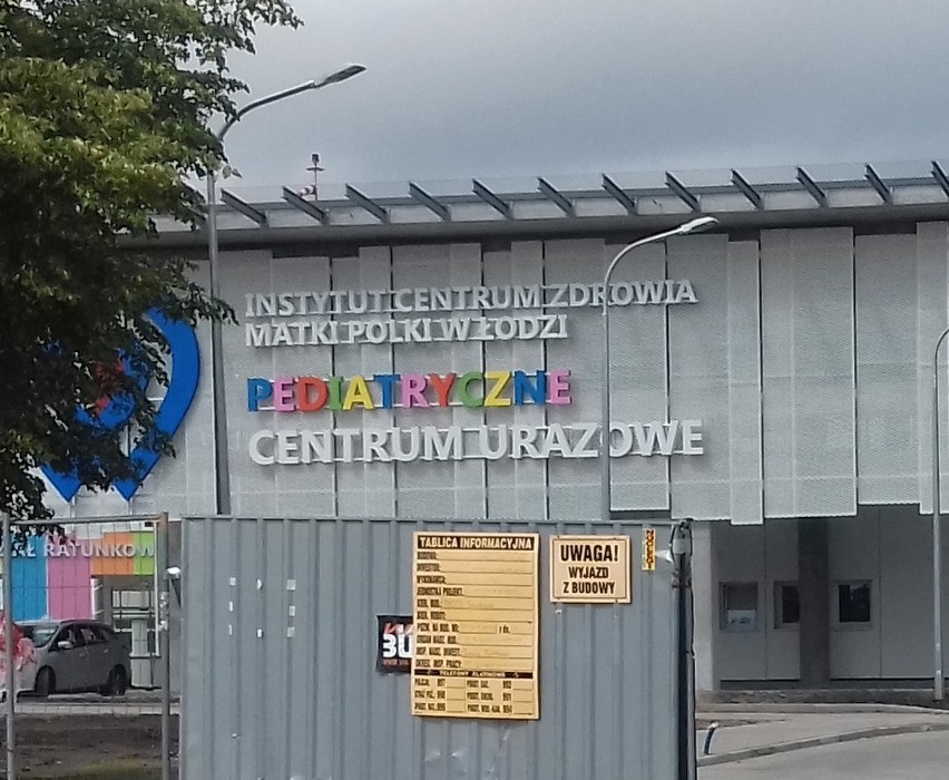 Tęczowy szpital Centrum Zdrowia Matki Polki w Łodzi. Tak wygląda lądowisko dla helikopterów [ZDJĘCIA]
