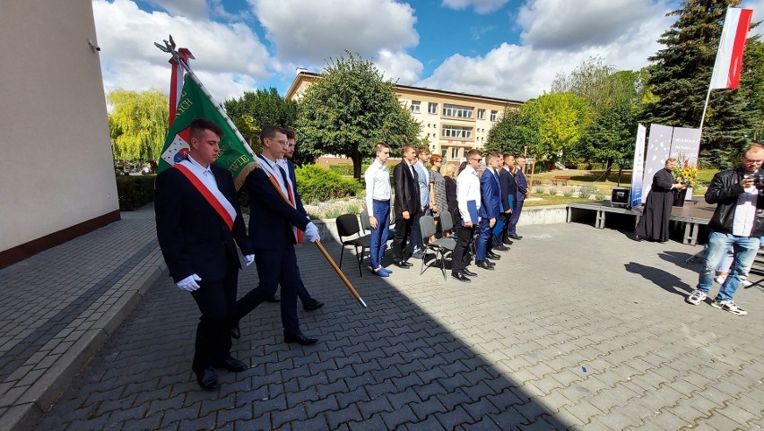Wojewódzka inauguracja roku szkolnego w Czartajewie. W uroczystości uczestniczył wiceminister Dariusz Piontkowski (zdjęcia)