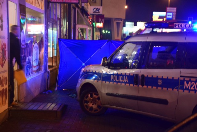 Do tragicznego wydarzenia doszło około godz. 17 przy ul. Bohaterów Monte Cassino. Z okna bloku skoczył mężczyzna.