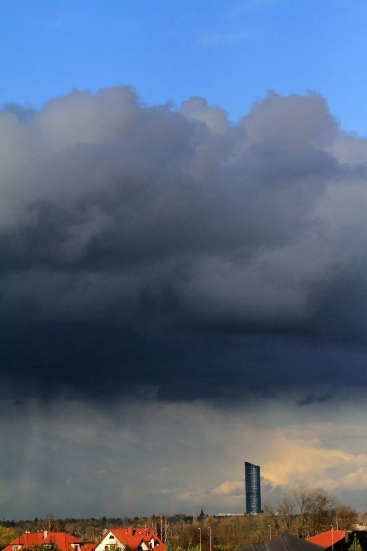 Wichura na Dolnym Śląsku. Jest śmiertelna ofiara wiatru (WASZE ZDJĘCIA)