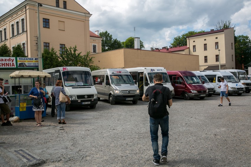 Kraków. Urząd miasta ustępuje busiarzom. Na chwilę