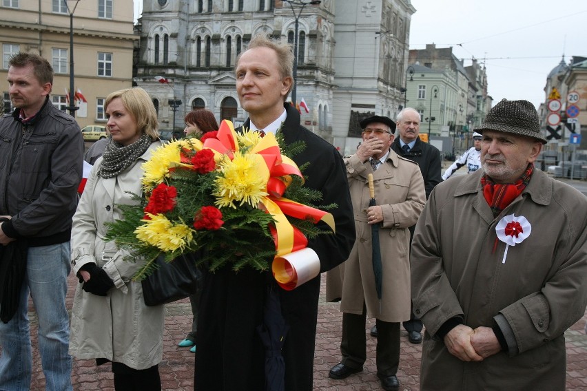 Święto 3 Maja: kwiaty pod pomnikiem Kościuszki.