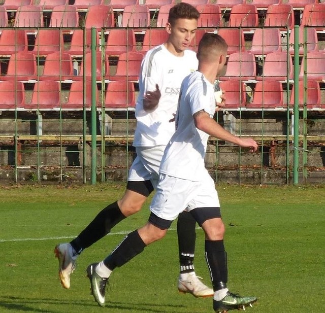 Piłkarze Olimpii Pogoni Staszów w sobotę o godzinie 14 na własnym boisku zagrają z Alitem Ożarów.
